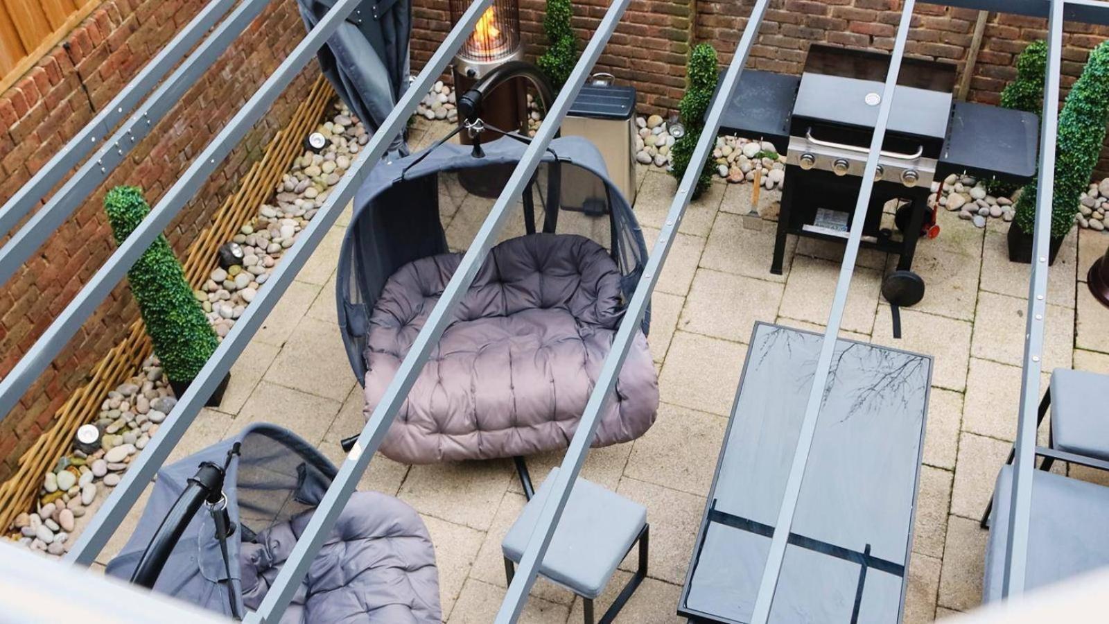 Housesleep14-freep-garden-bbq-patio-pooltable Сasa de vacaciones